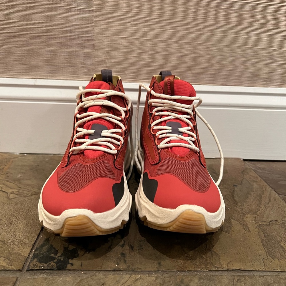 Women’s Kinetic Breakthru Venture Mid Boot